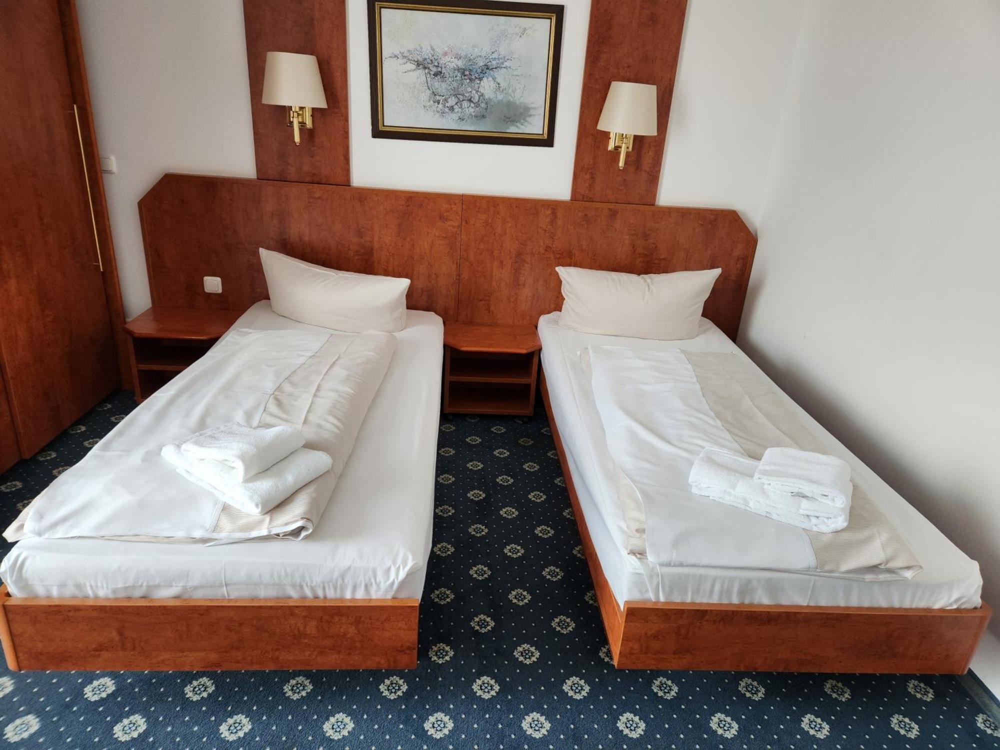 Hotel Hoyers In Pinneberg Prisdorf المظهر الخارجي الصورة