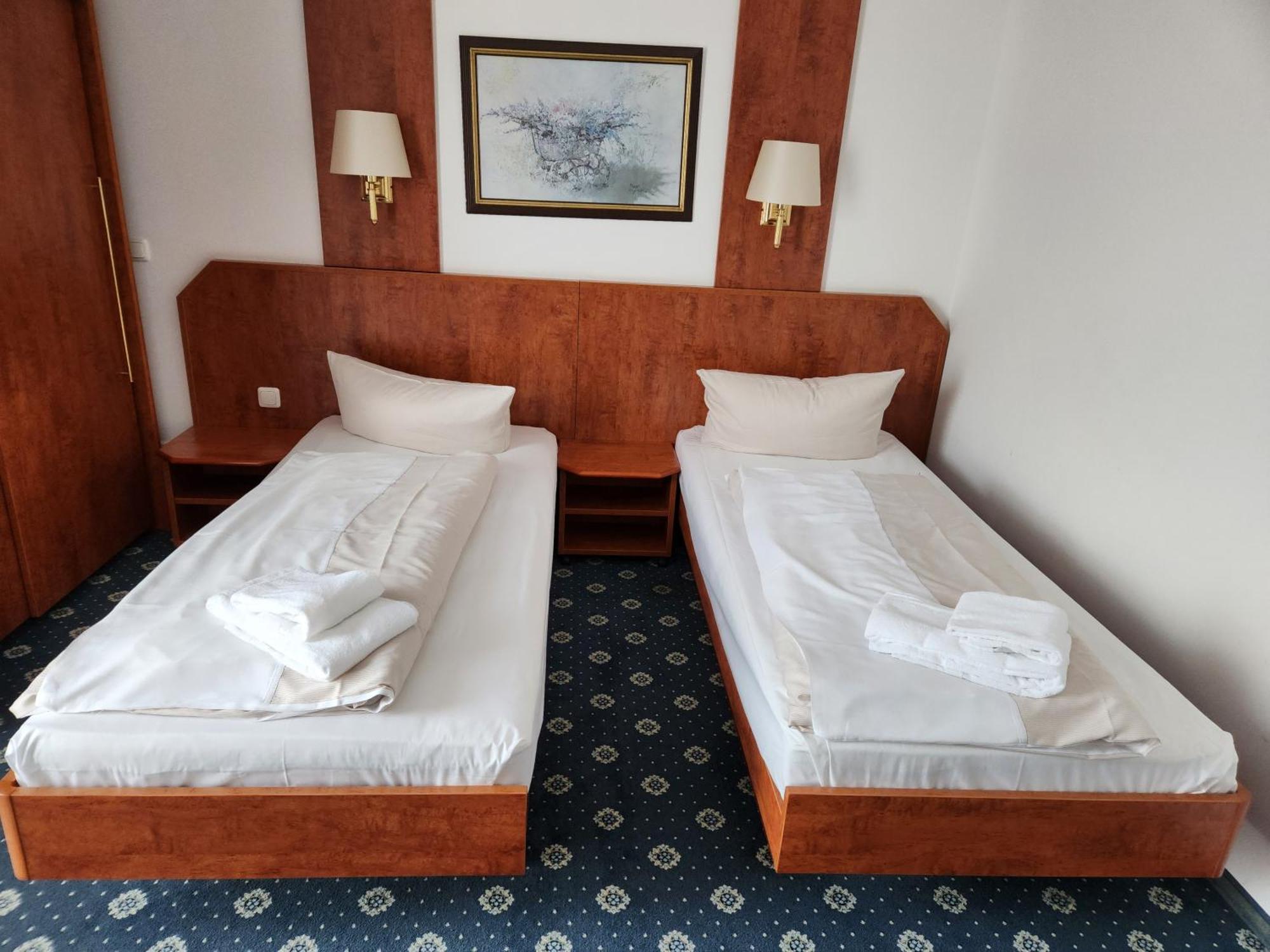 Hotel Hoyers In Pinneberg Prisdorf المظهر الخارجي الصورة